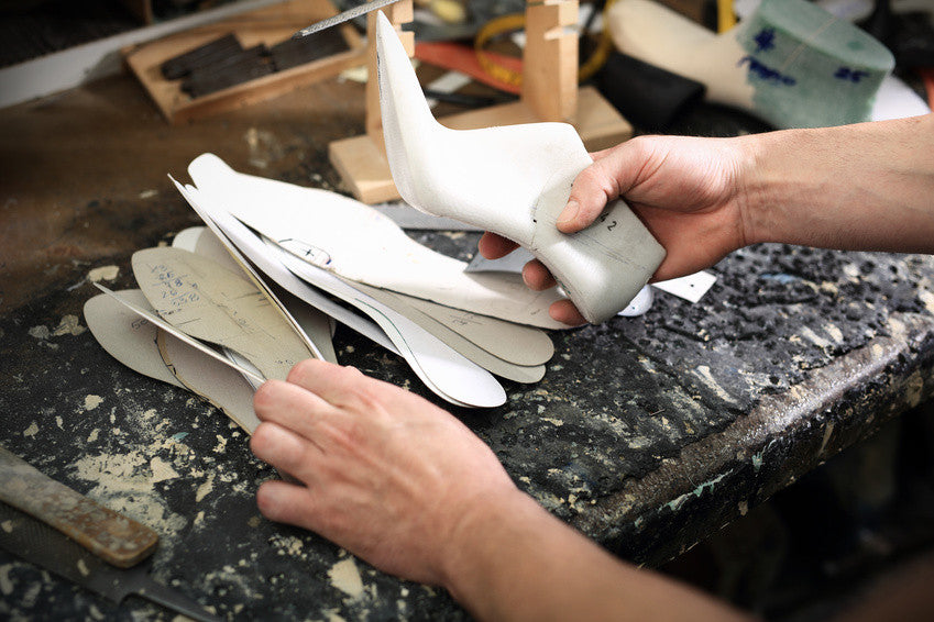 DETRÁS DE UN ZAPATO, UNA MIRADA MÁS ALLÁ