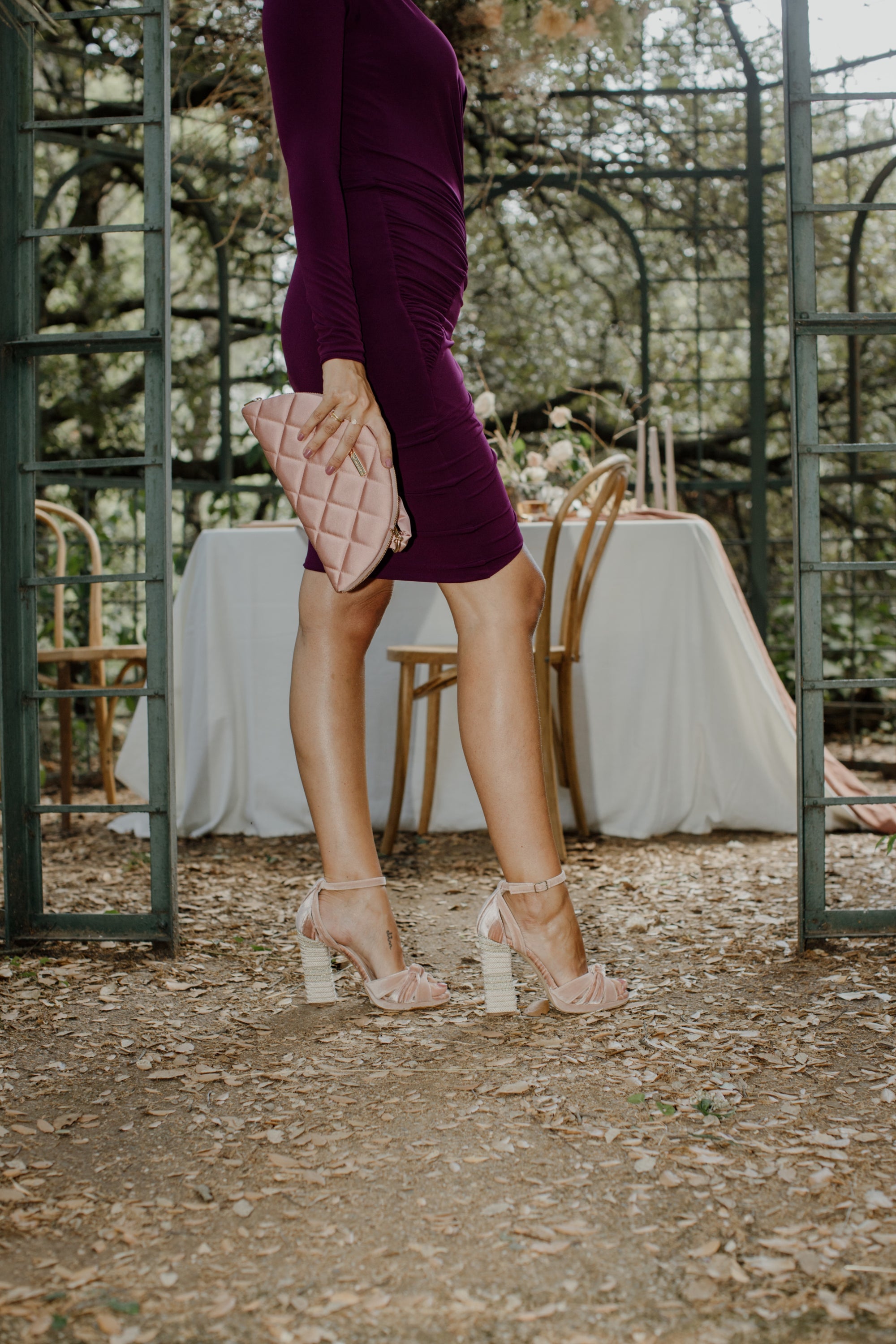 GUEST LOOK IN BORDEAUX AND NUDE SANDALS - MISS CAVALLIER - Just-ENE GUEST LOOK IN BORDEAUX AND NUDE SANDALS - MISS CAVALLIER - Just-ENE