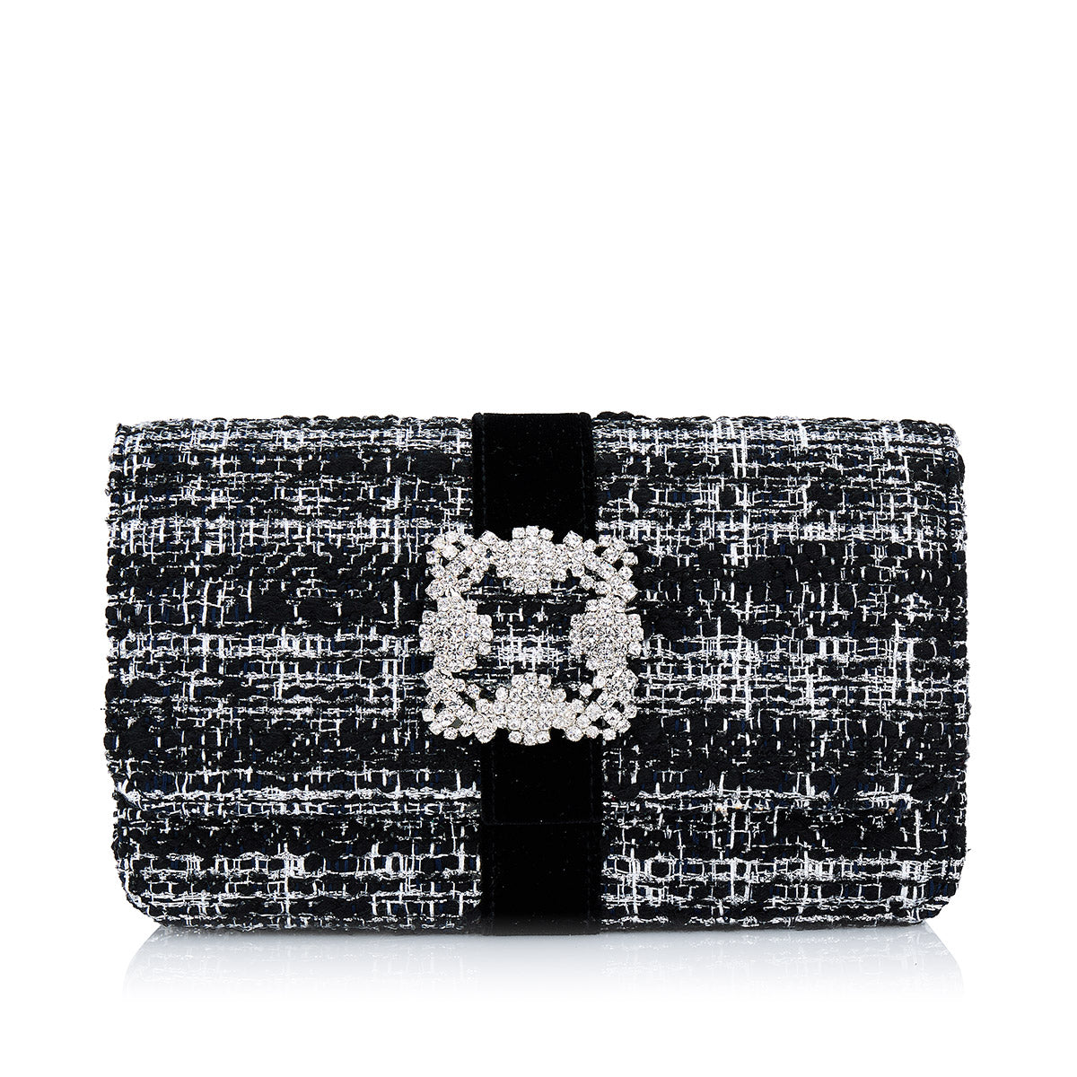 Bolso de tweed en negro y plata con broche de swarovski.