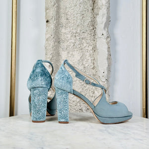 SANDALS WITH CROSSED STRAPS BABY BLUE T. 37