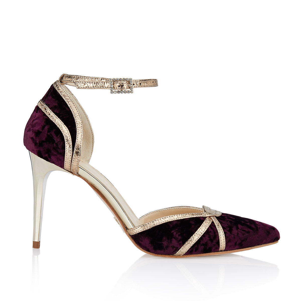 zapato de salon en terciopelo vino con ribetes metalizados