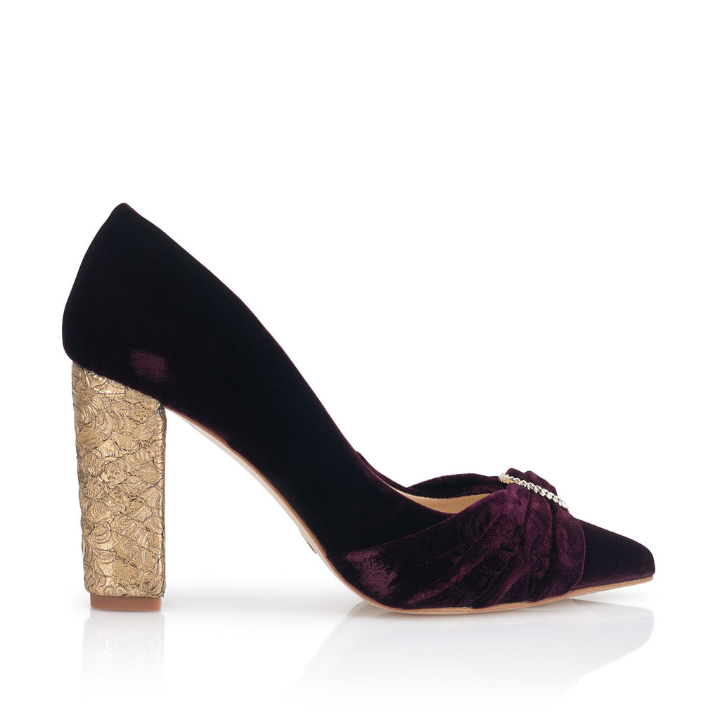 Damasco Zapatos salón en terciopelo berenjena y tacón oro Just-ENE