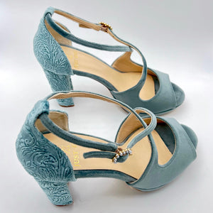 SANDALS WITH CROSSED STRAPS BABY BLUE T. 37