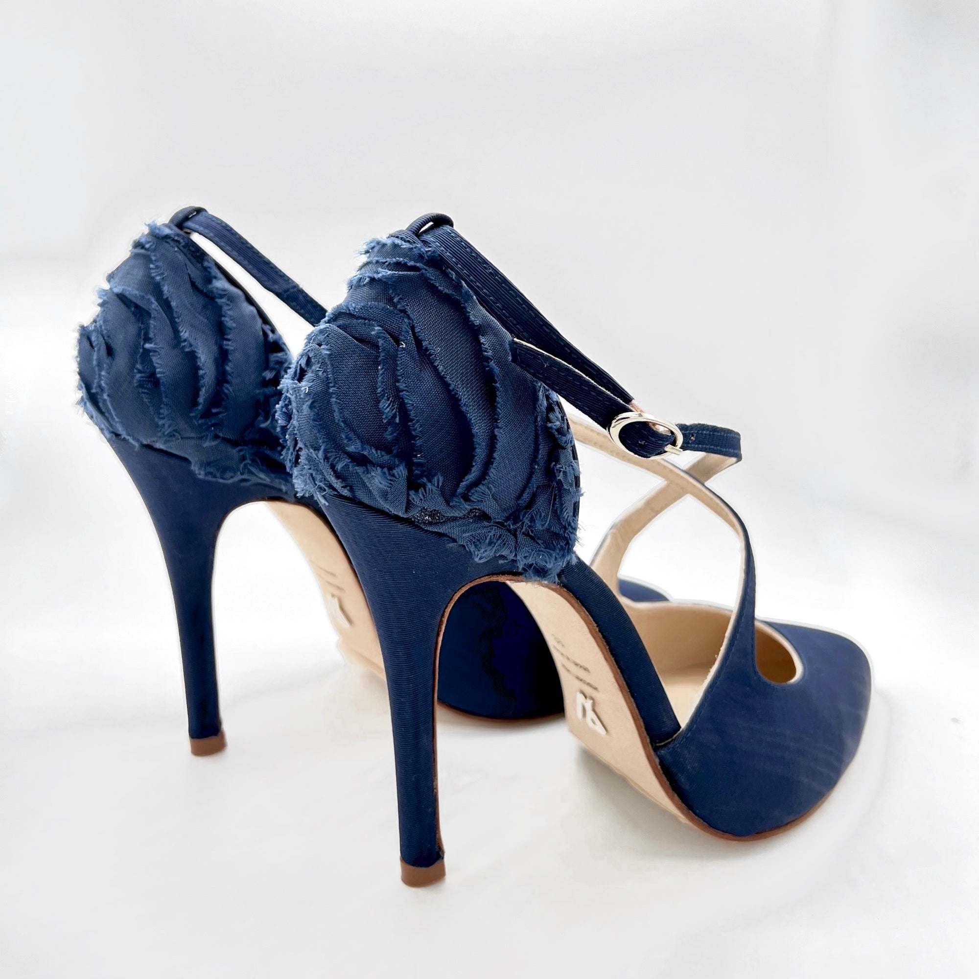 NAVY CROSSED STRAPS SHOES SIZE 38